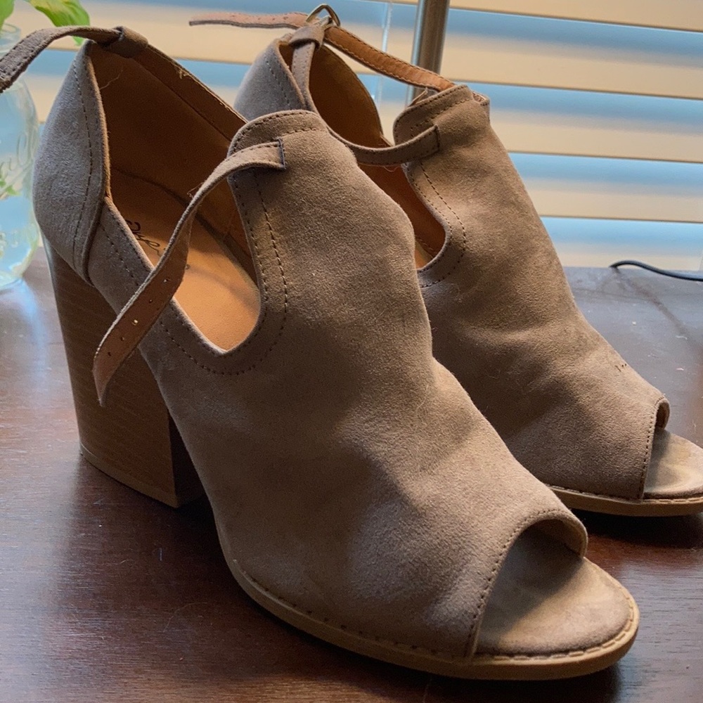 Qupid Chunky Heel Open Toe Booties
